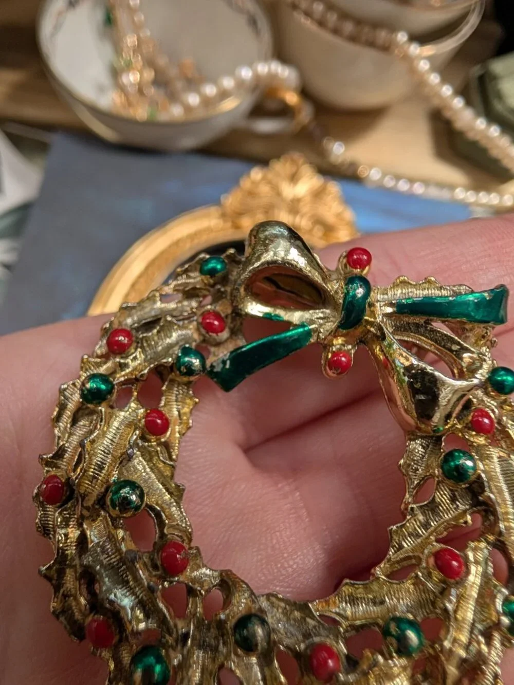 Vintage Mid-Century Gold Tone Christmas Wreath Brooch with Painted Green & Red